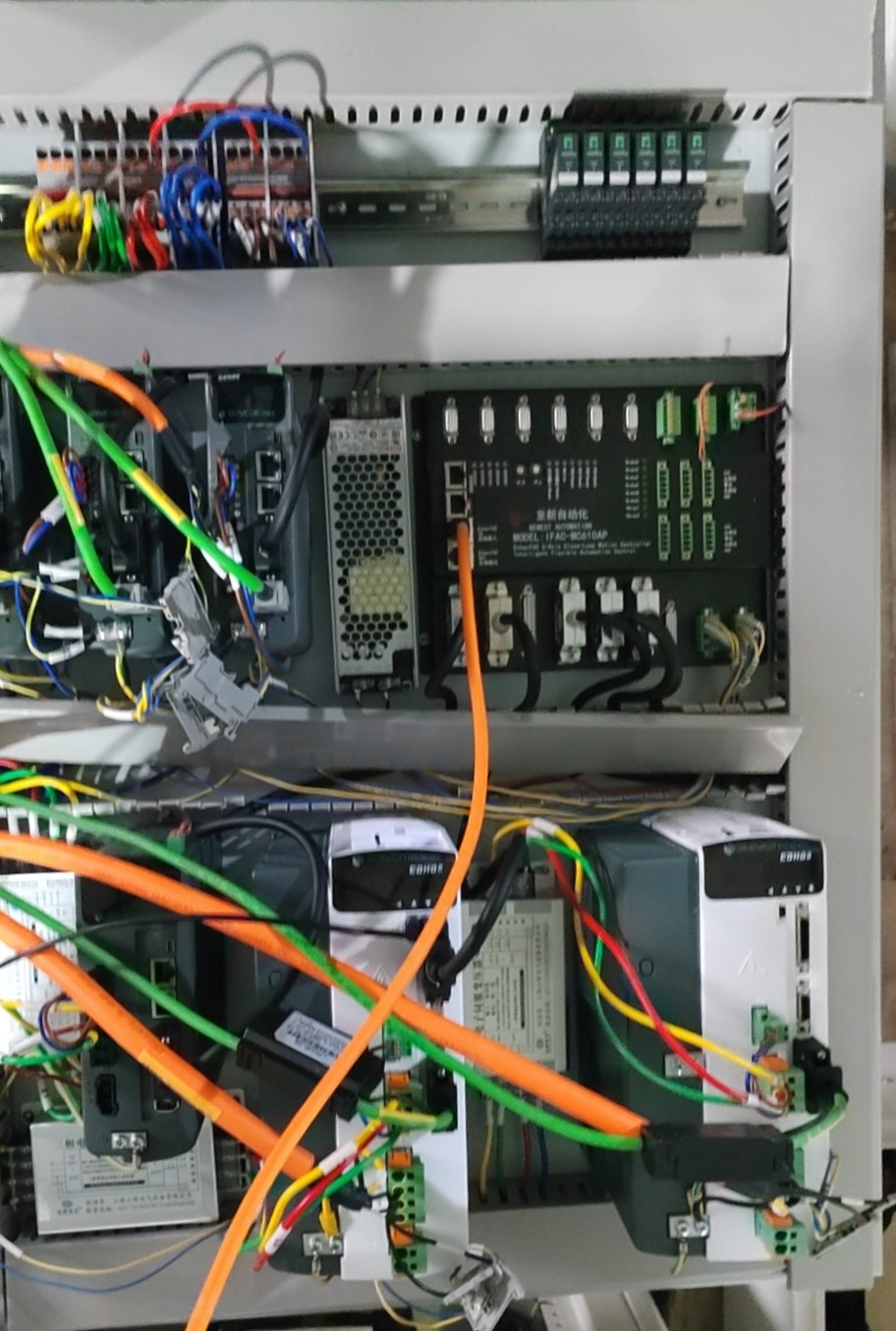 隧道壁自動打孔機(jī)械臂